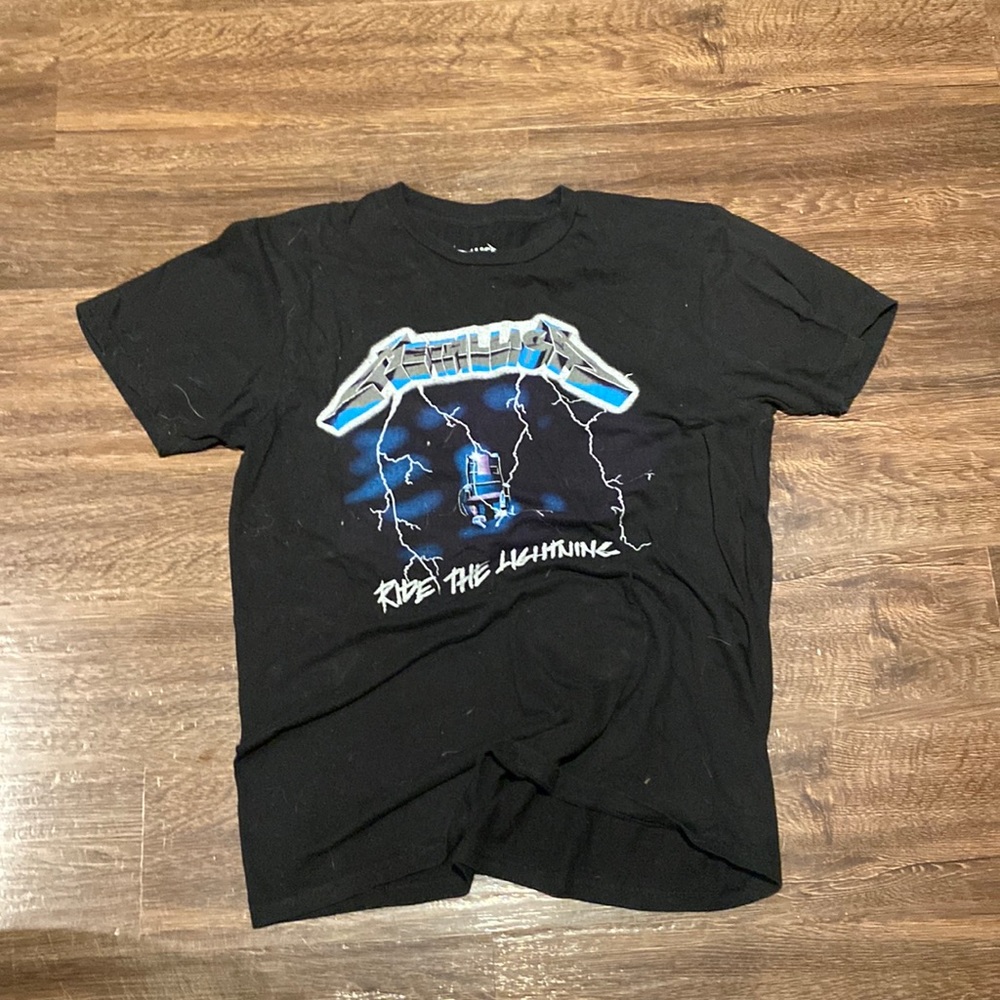 Men’s Metallica medium tee